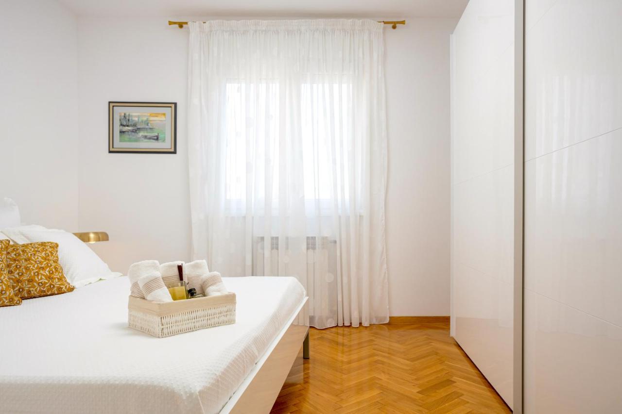 Lux Holiday Apartment Tony @ 10 Min Znjan Beach Сплит Екстериор снимка